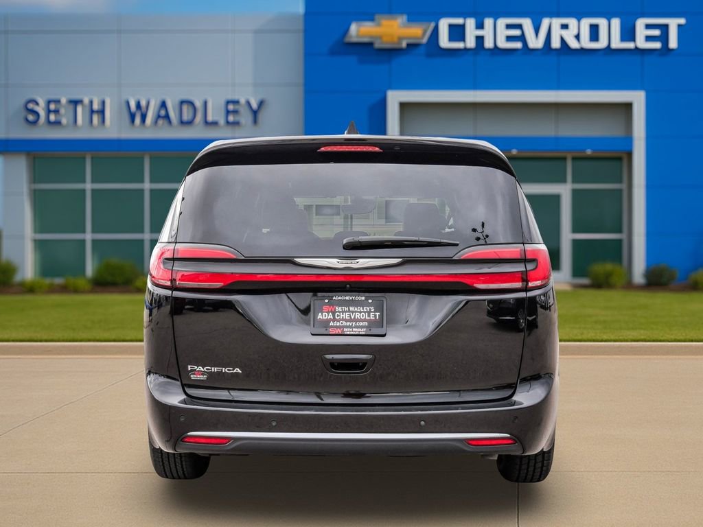 Used 2025 Chrysler Pacifica Select FWD image 6