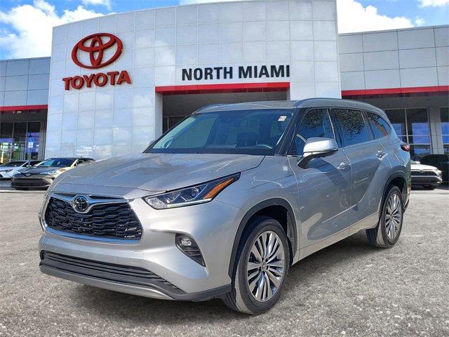 Used 2023 Toyota Highlander Platinum video 2