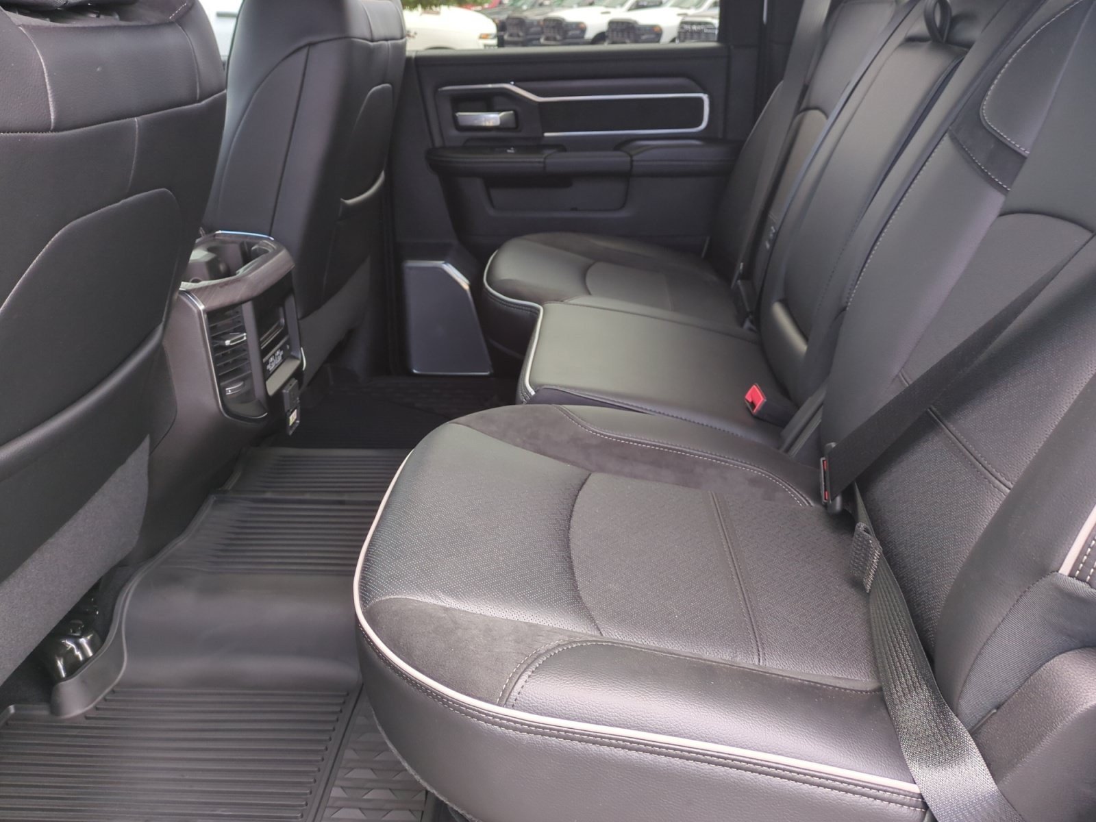 New 2026 RAM 2500 Laramie AWD/4WD image 17