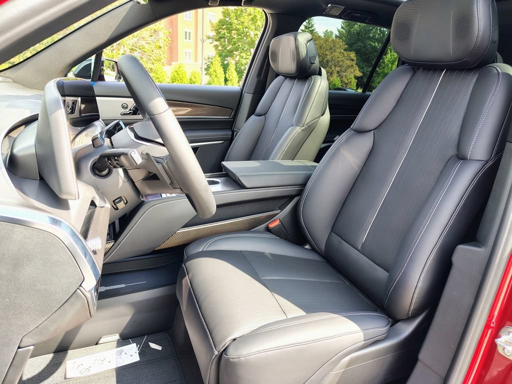 New 2027 Cadillac Vistiq Premium Luxury w/ LPO, Premium Carpet Package AWD/4WD image 24