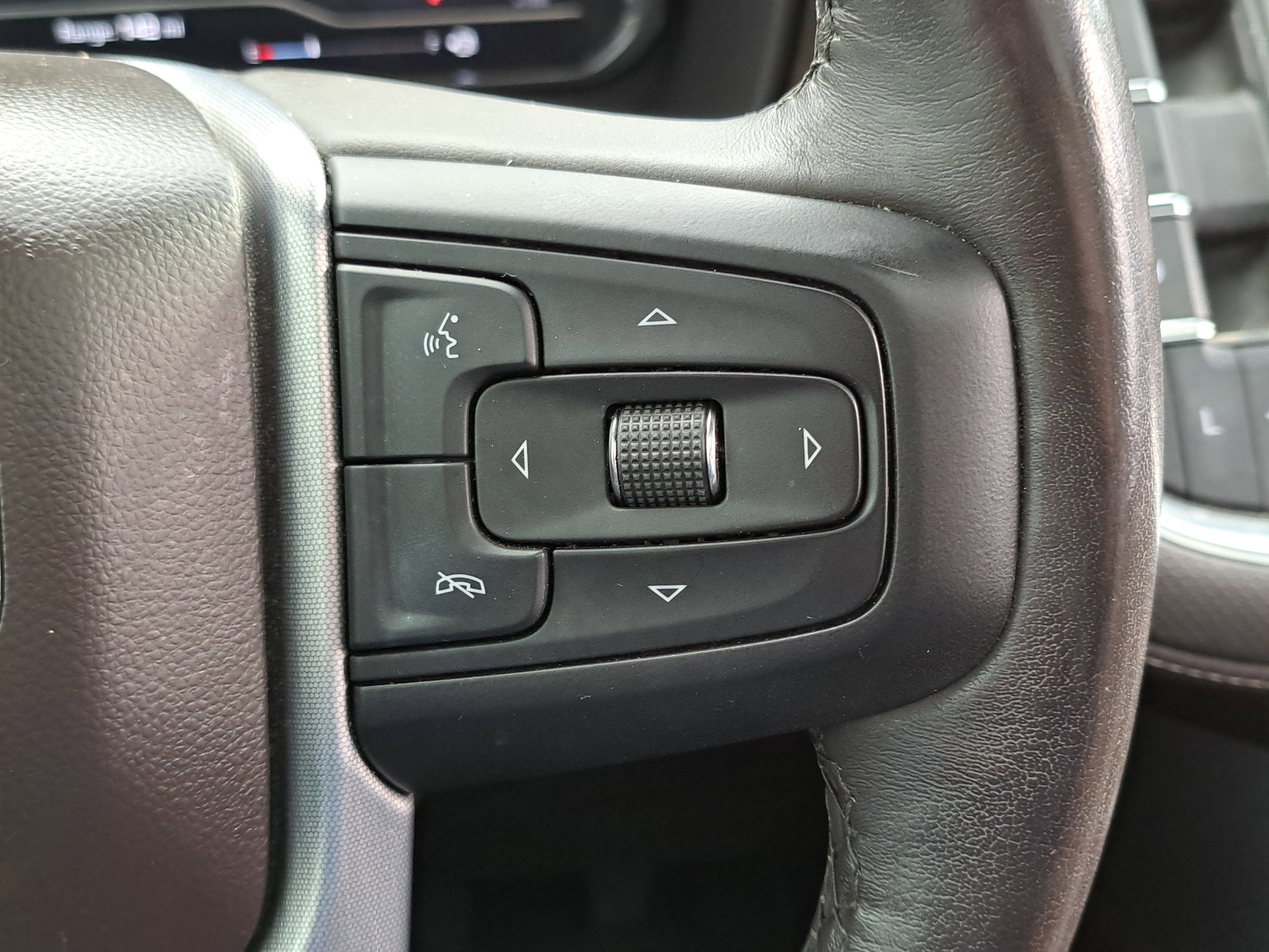 Used 2022 GMC Yukon XL SLT w/ SLT Luxury Package image 19