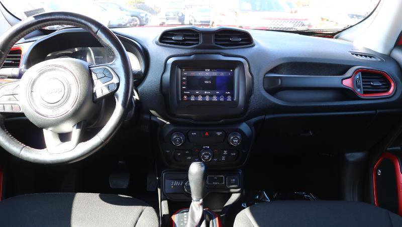 Used 2019 Jeep Renegade Trailhawk w/ Cold Weather Group II image 18