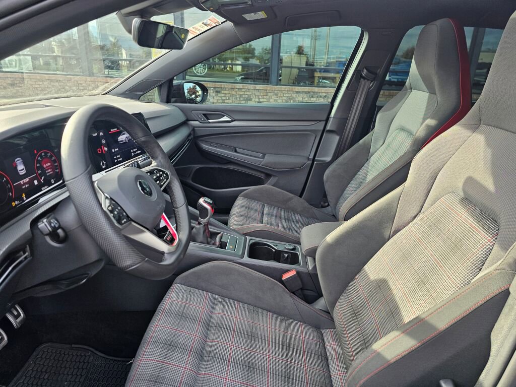 Used 2022 Volkswagen GTI SE image 17