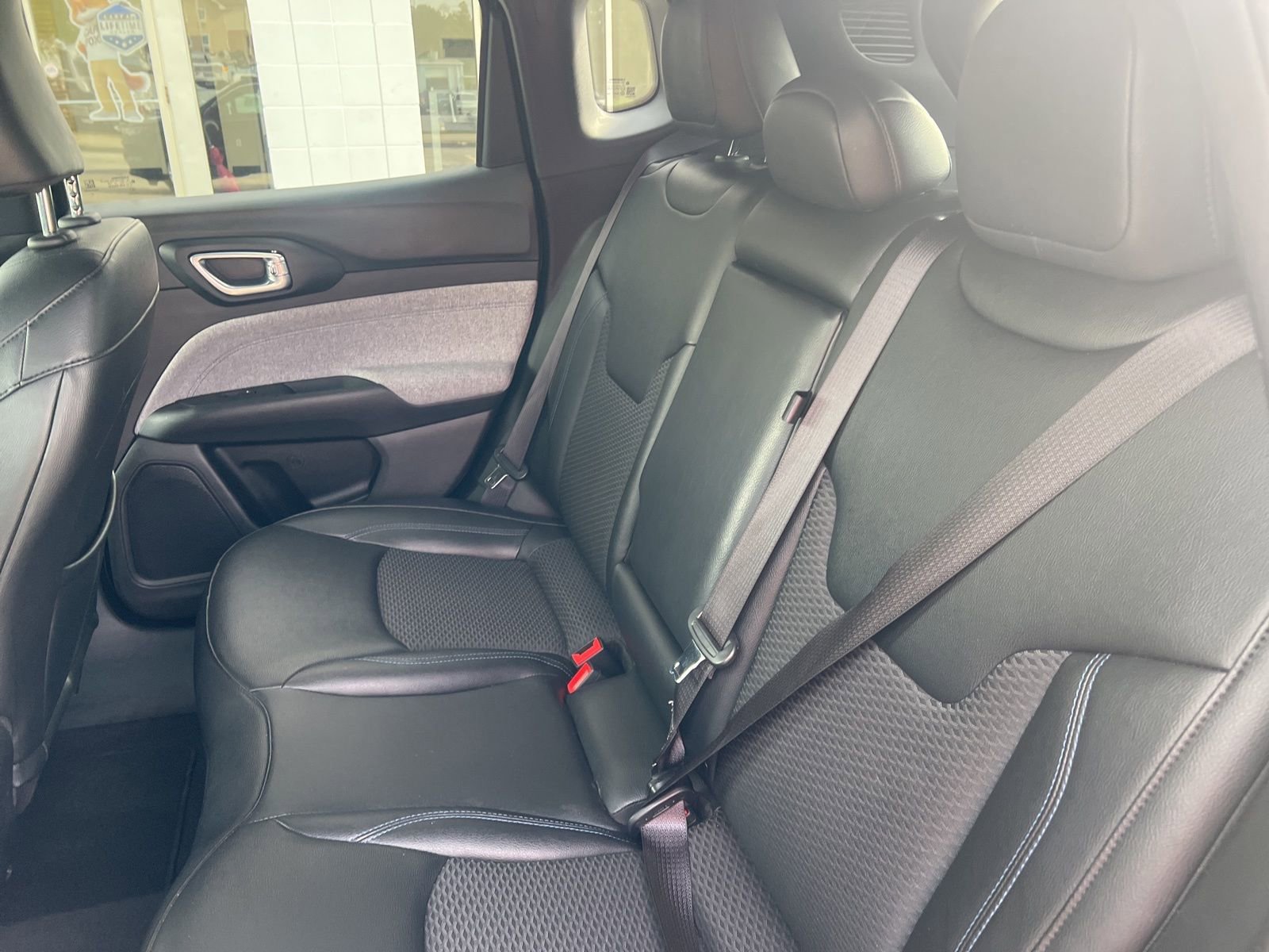 Used 2025 Jeep Compass Latitude image 12