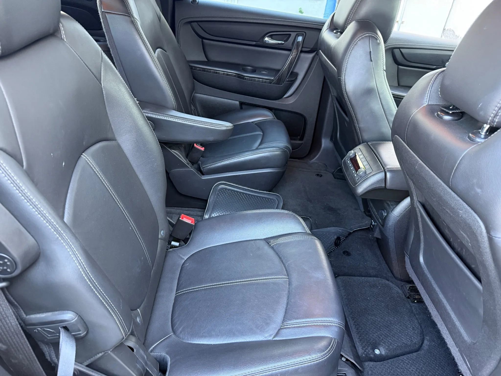 Used 2016 GMC Acadia SLT image 18