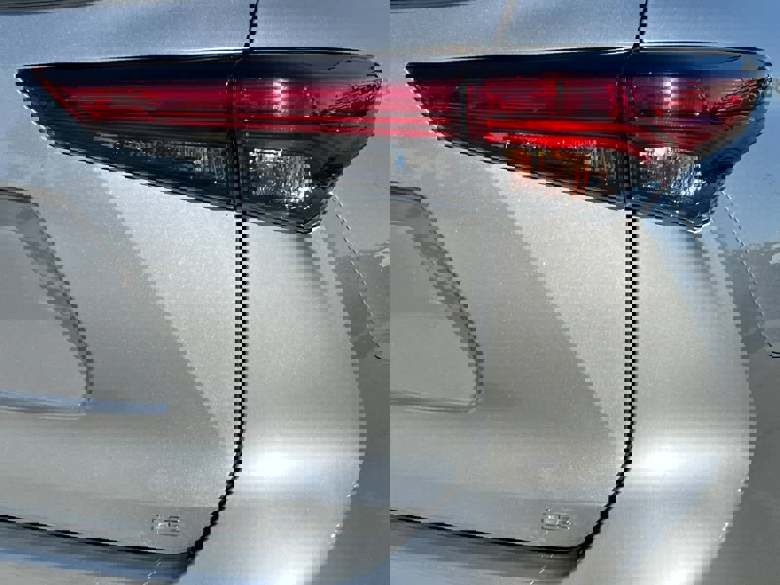 Used 2021 Toyota Highlander LE image 28