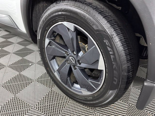 Used 2025 Nissan Rogue SV w/ SV Premium Package FWD image 15