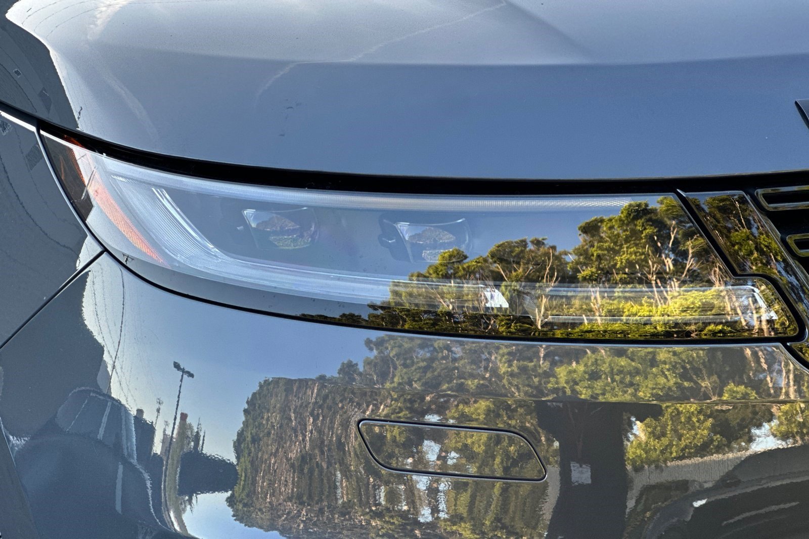 Used 2025 Land Rover Range Rover Sport SE image 12