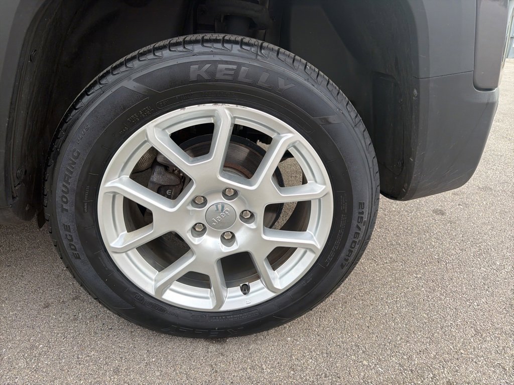 Used 2019 Jeep Renegade Latitude w/ Cold Weather Group image 36