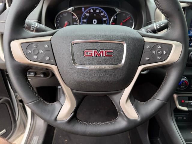 Used 2023 GMC Terrain Denali w/ Denali Premium Package AWD/4WD image 12