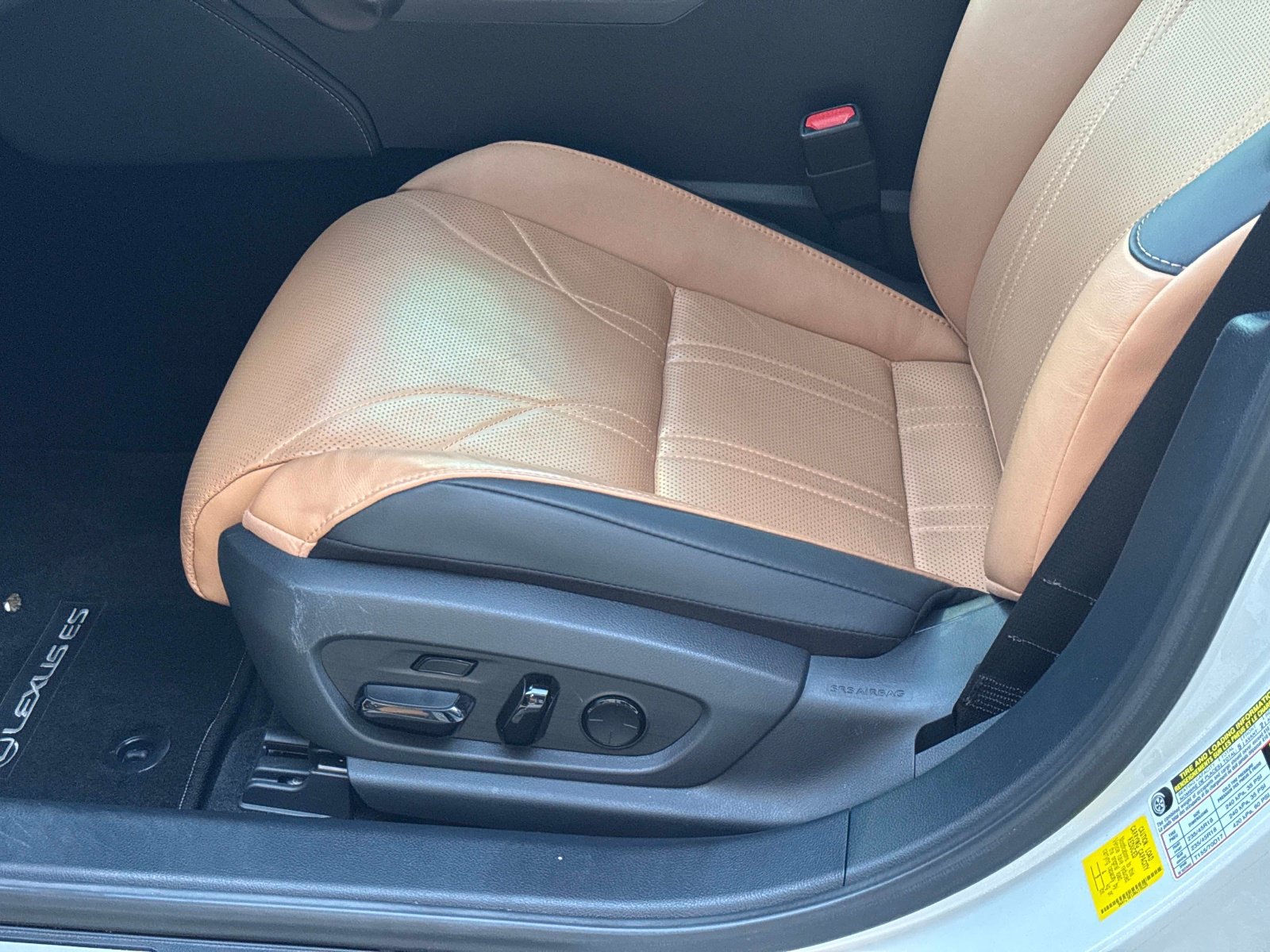 Certified 2022 Lexus ES 350 Ultra Luxury w/ Accessory Package FWD image 19