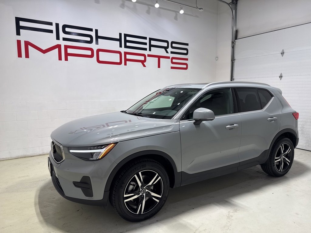 Used 2025 Volvo XC40 B5 Core image 8