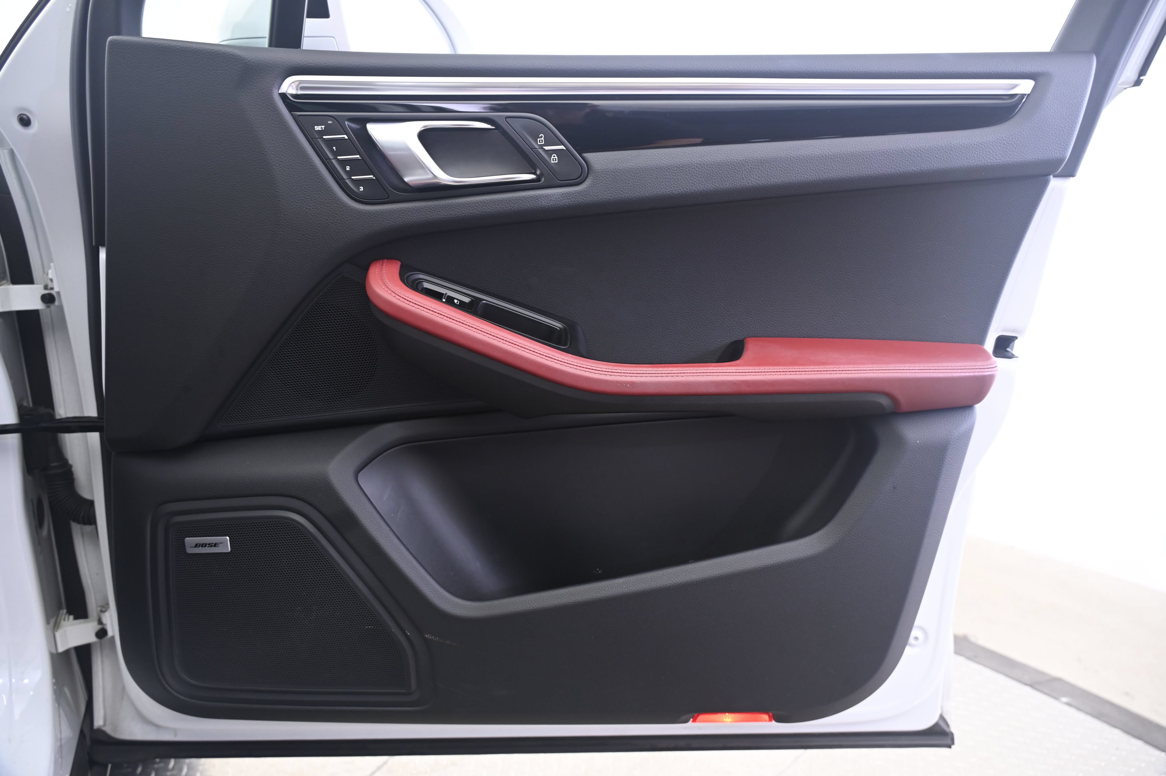 Certified 2022 Porsche Macan AWD/4WD image 20