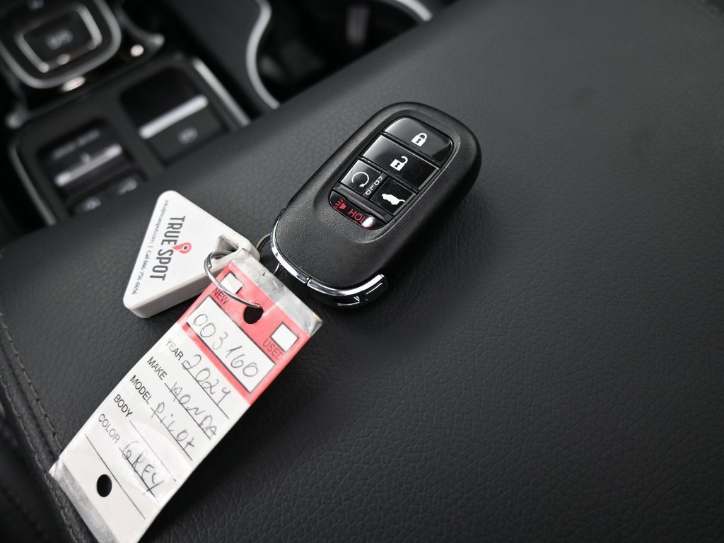 Used 2024 Honda Pilot Elite image 16