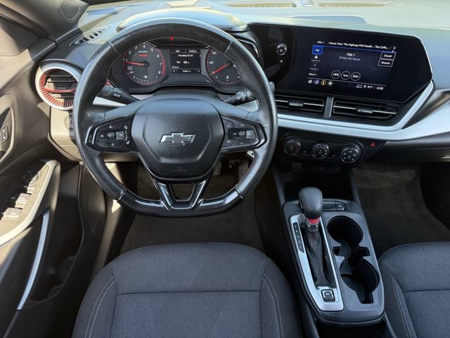 Certified 2025 Chevrolet Trax RS w/ Sunroof Package FWD image 13