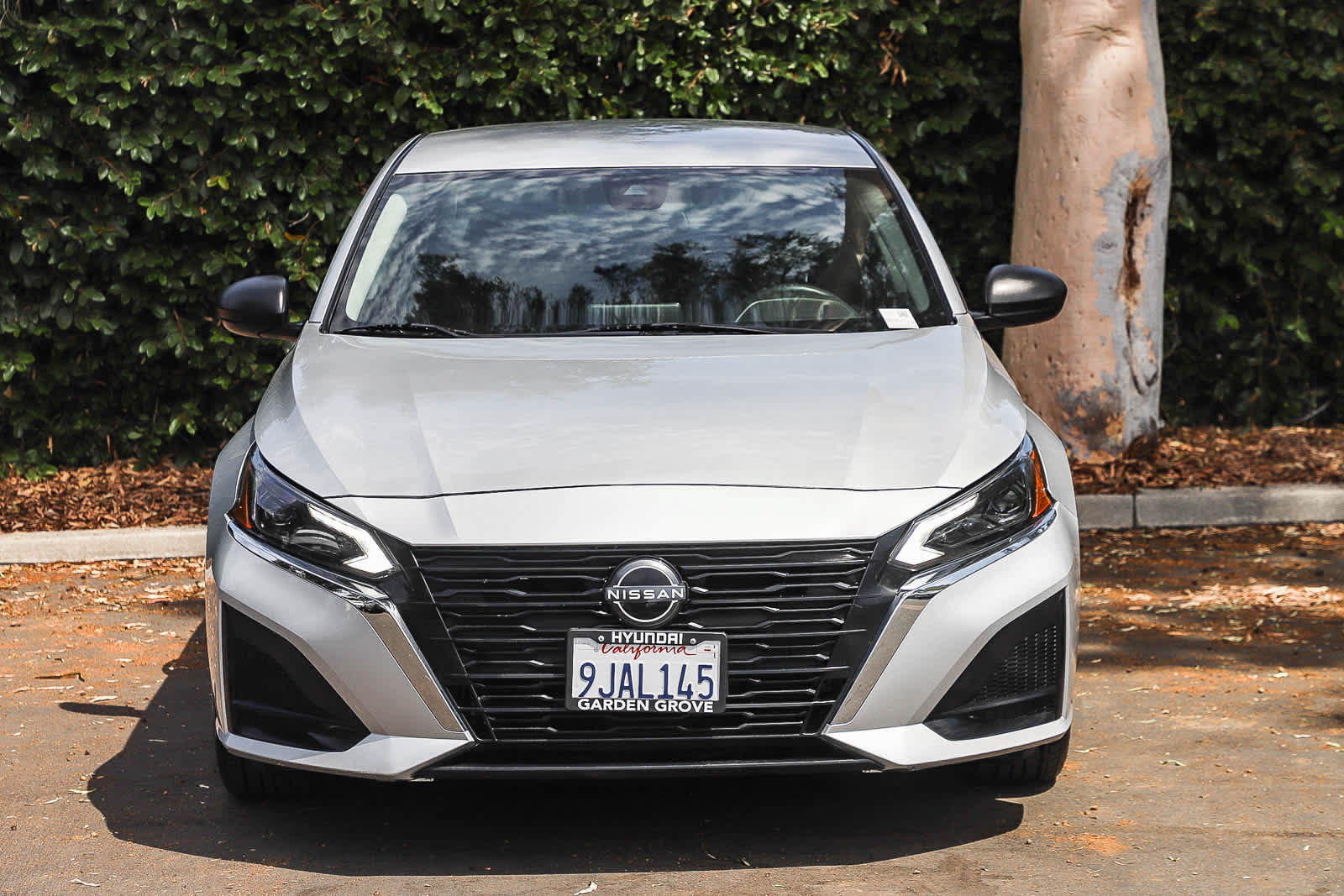 Used 2024 Nissan Altima 2.5 SV FWD image 2