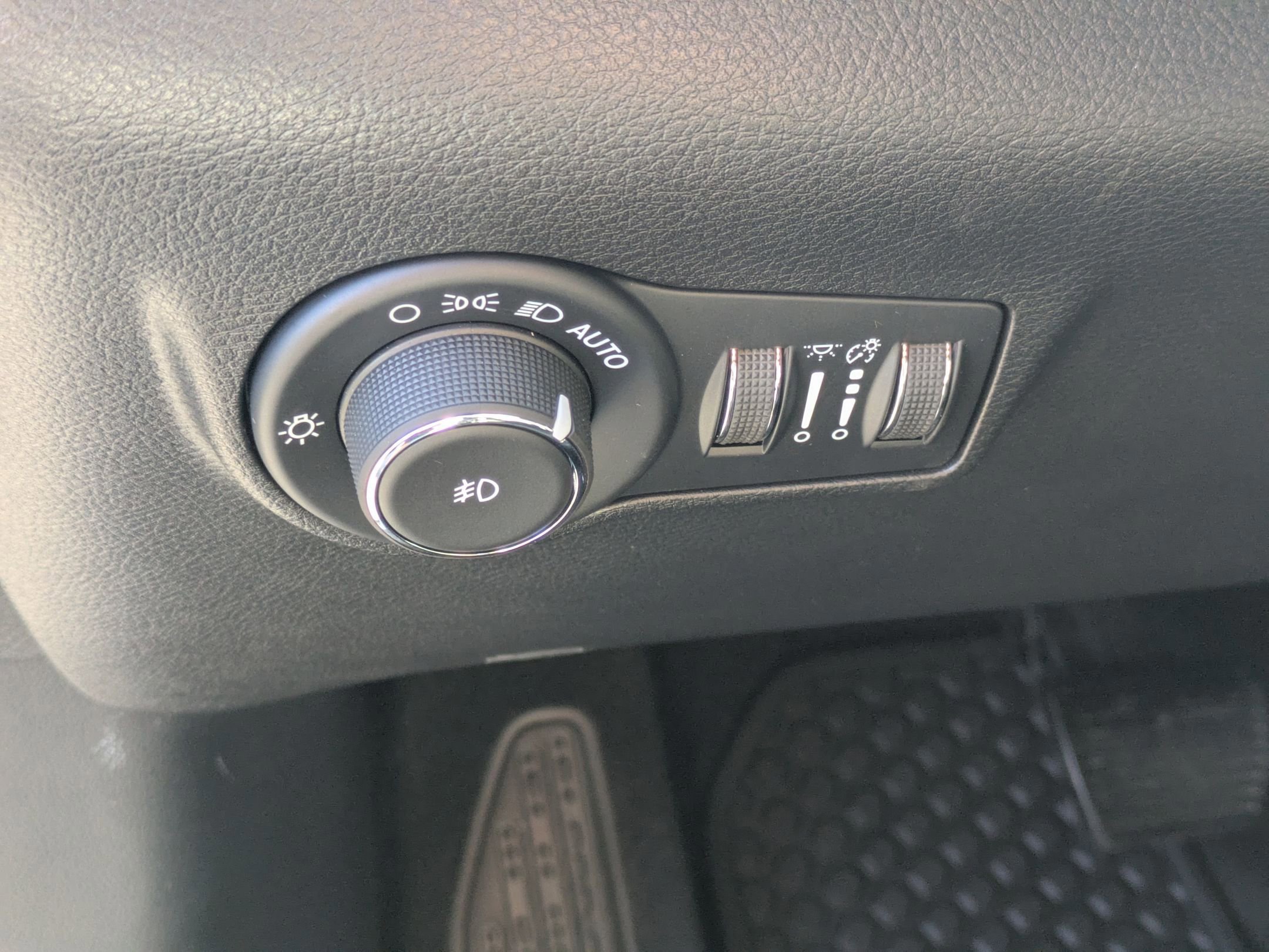 New 2026 Jeep Compass Latitude image 14