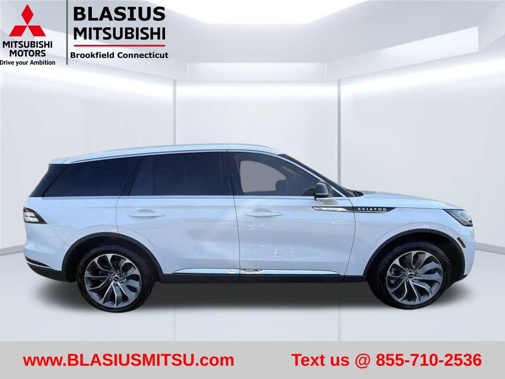 Used 2025 Lincoln Aviator Reserve AWD/4WD image 6