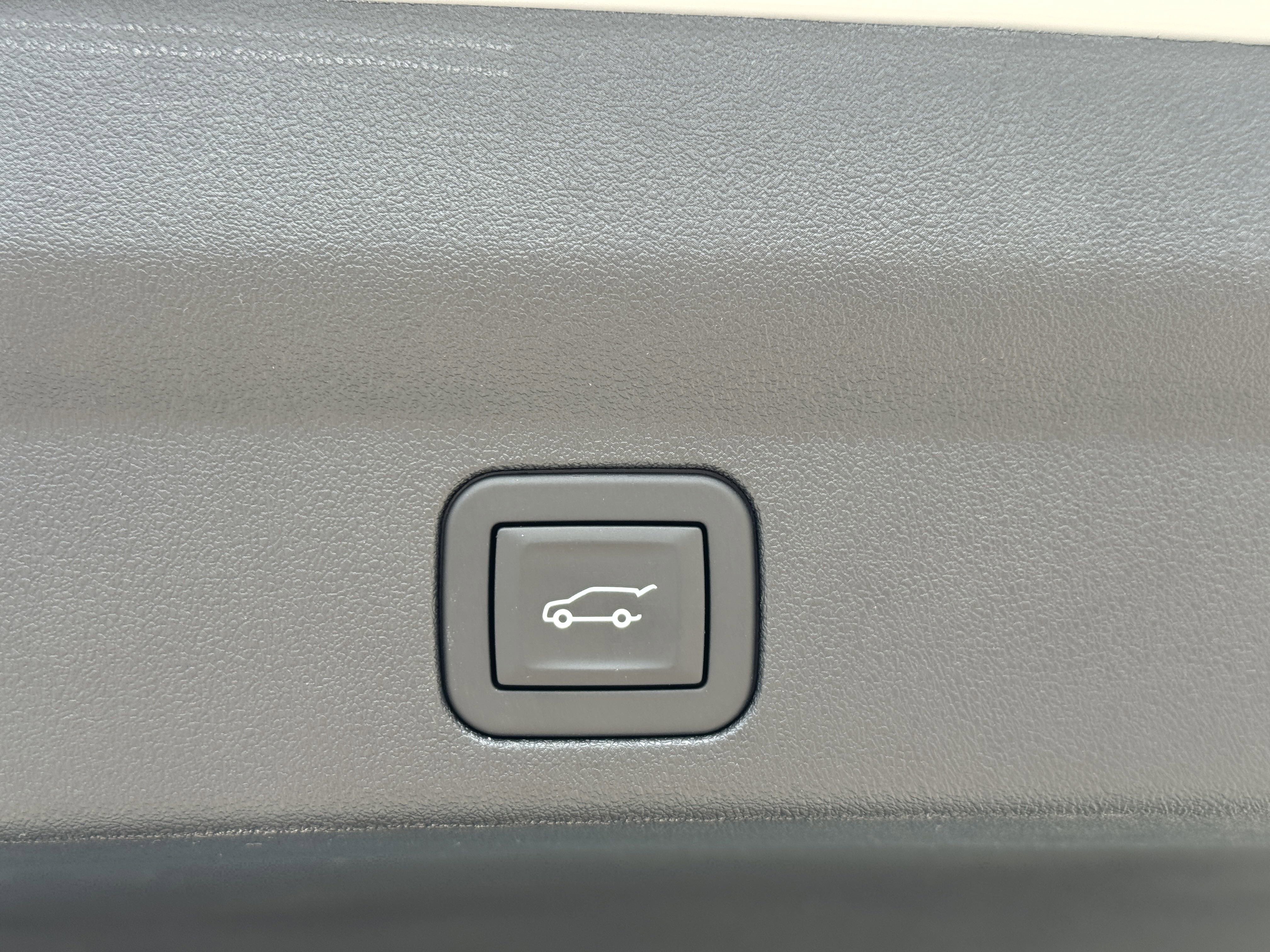 New 2025 Cadillac Escalade IQ Luxury 2 image 12