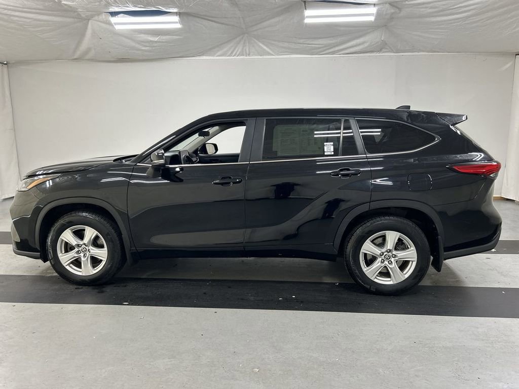 Used 2023 Toyota Highlander LE AWD/4WD image 6