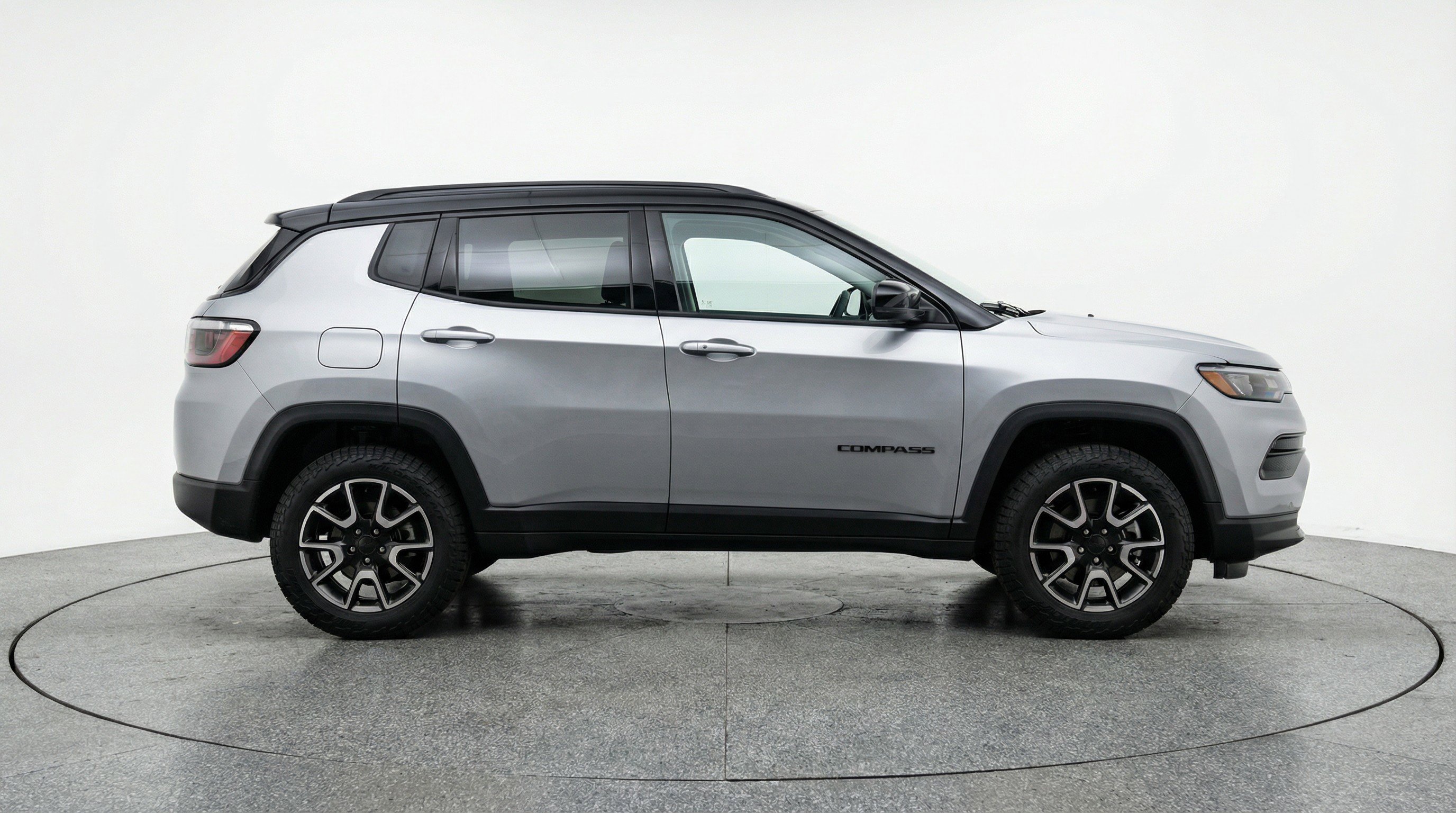 Used 2025 Jeep Compass Trailhawk AWD/4WD image 11