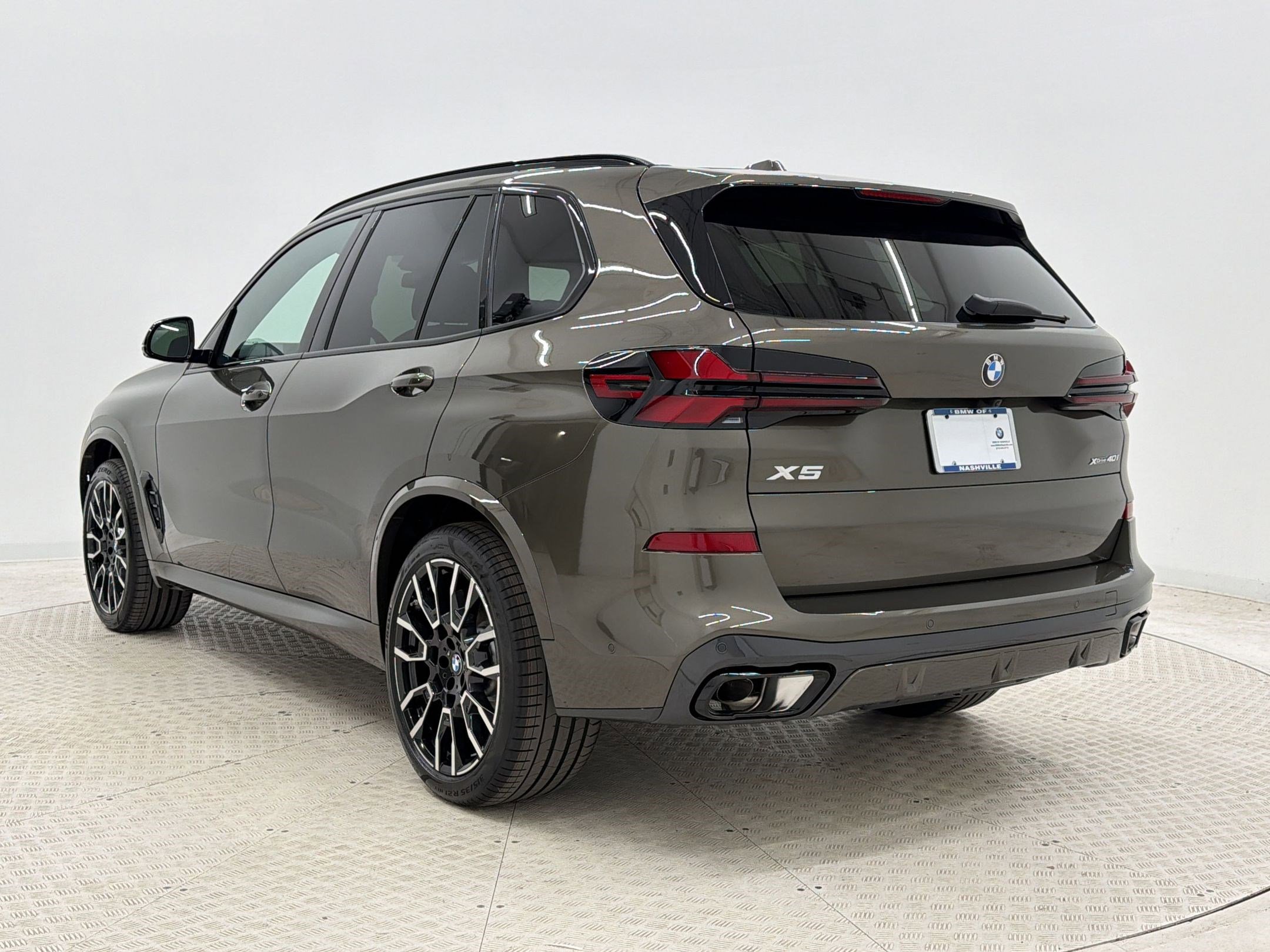 New 2026 BMW X5 xDrive40i w/ M Sport Package AWD/4WD image 3