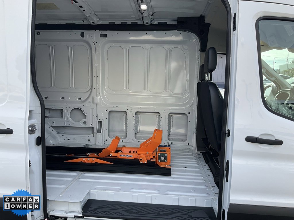 Used 2022 Ford E-Transit Medium Roof image 26