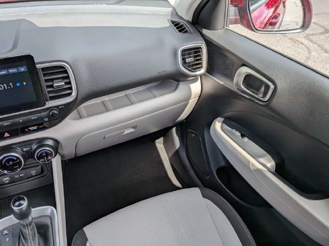 Used 2025 Hyundai Venue SEL FWD image 19