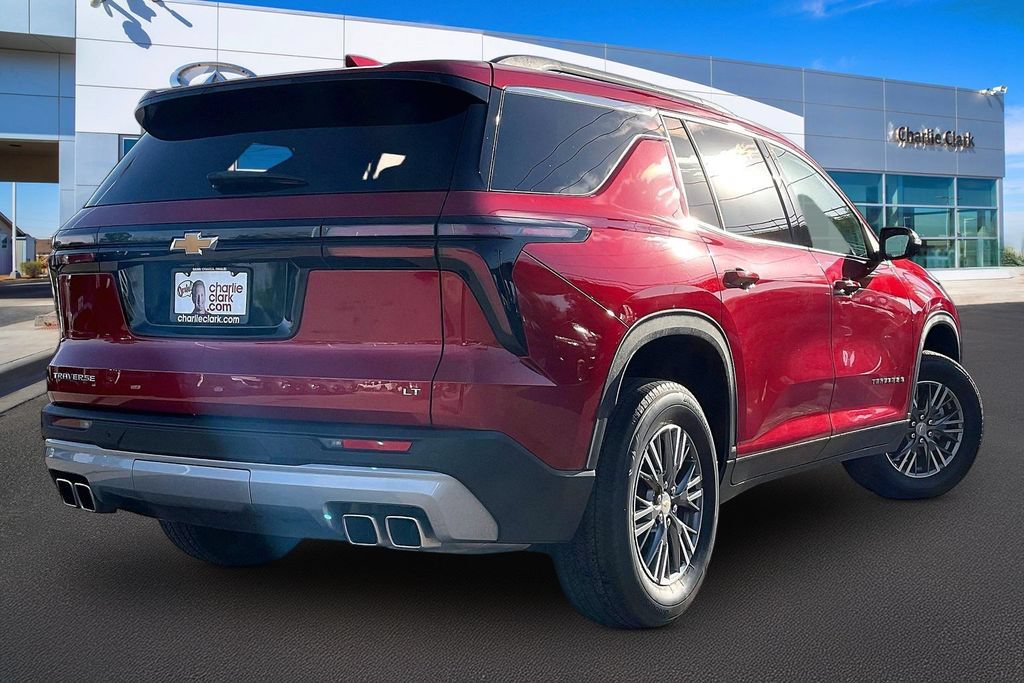 Used 2024 Chevrolet Traverse LT FWD image 2