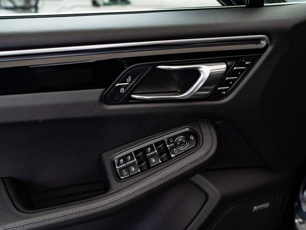 Certified 2024 Porsche Macan S AWD/4WD image 26