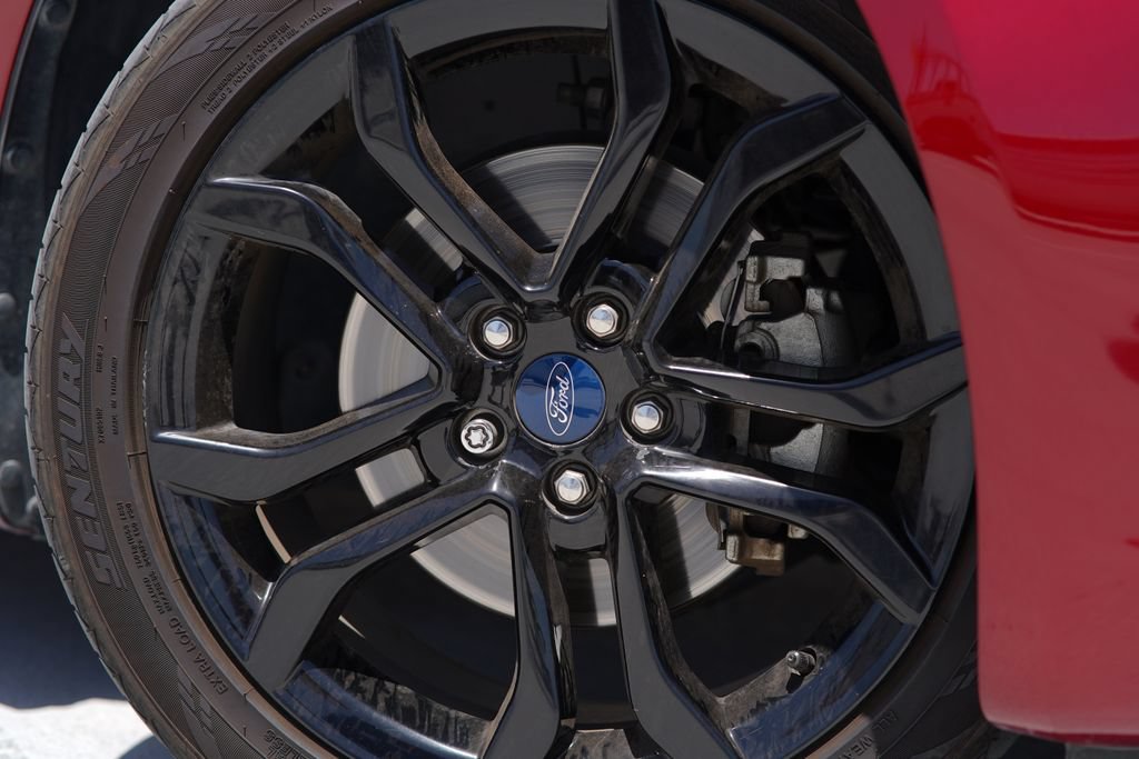 Used 2019 Ford Fusion SE w/ Equipment Group 151A FWD image 2