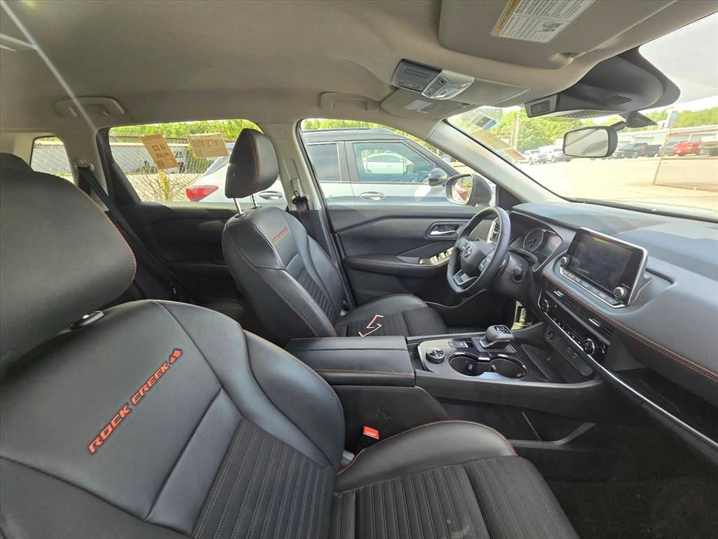 Used 2025 Nissan Rogue SV AWD/4WD image 8