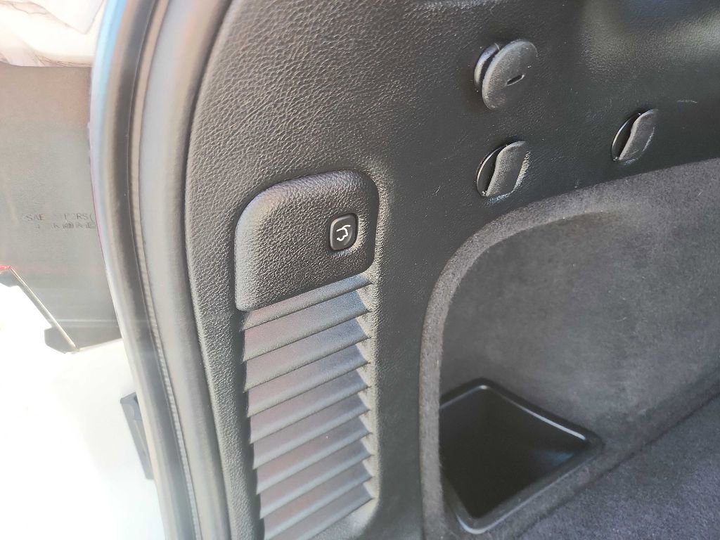 Used 2018 Jeep Grand Cherokee Laredo AWD/4WD image 31