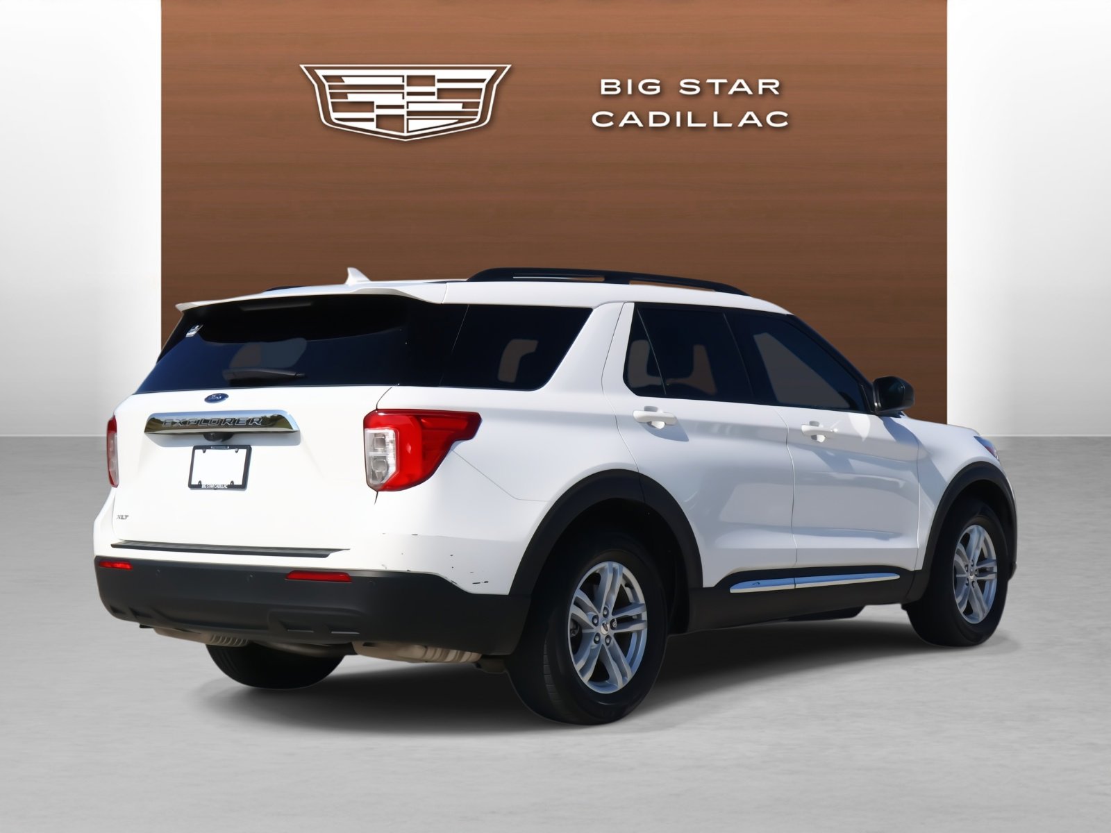 Used 2023 Ford Explorer XLT image 5
