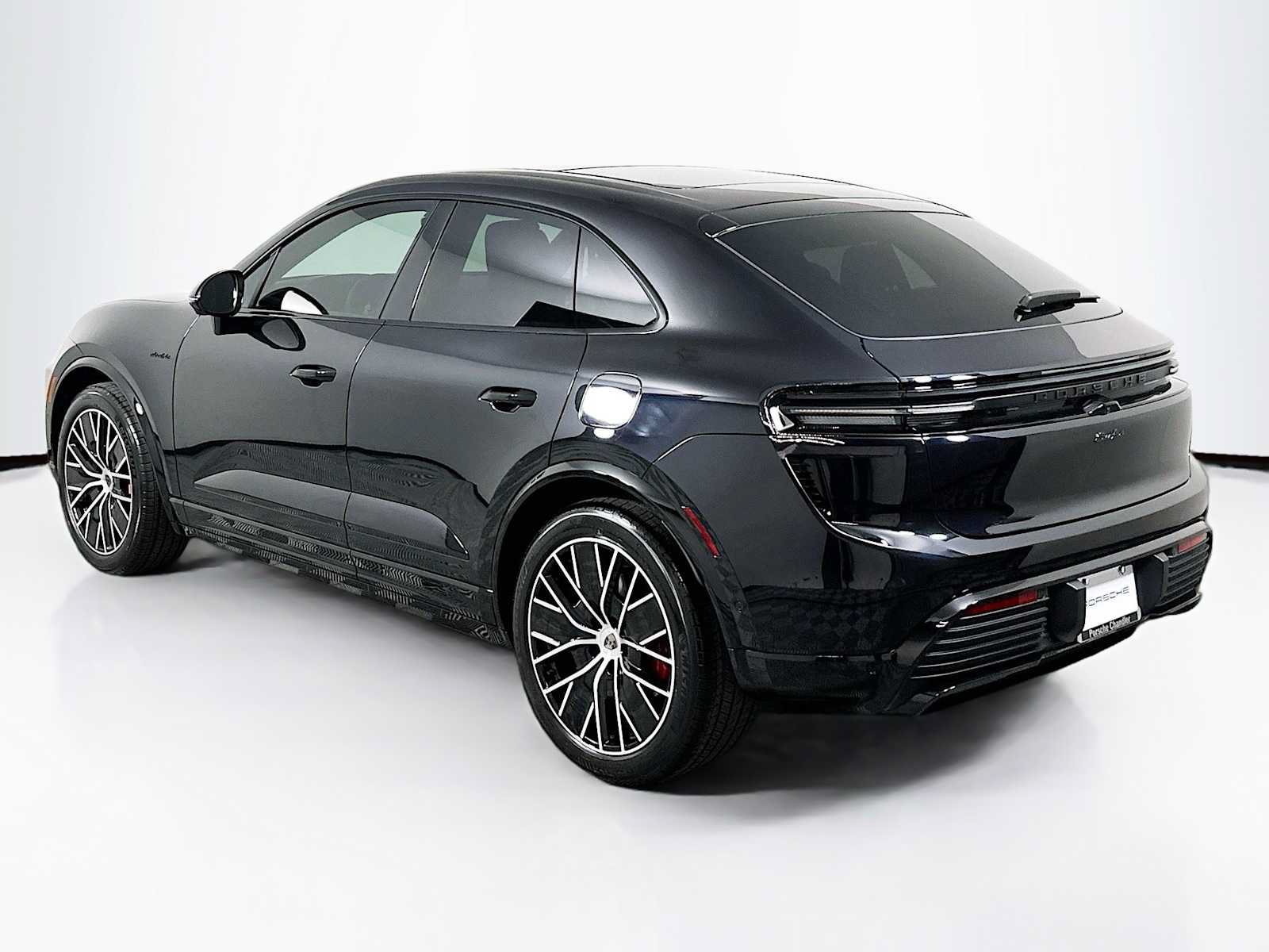 Used 2025 Porsche Macan Turbo Electric AWD/4WD image 3