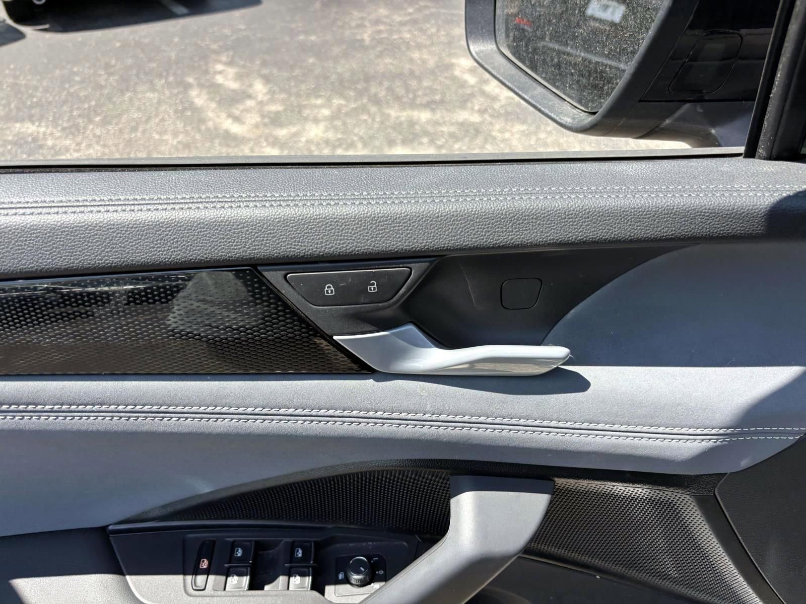 Used 2025 Volkswagen Tiguan SE R-Line AWD/4WD image 12