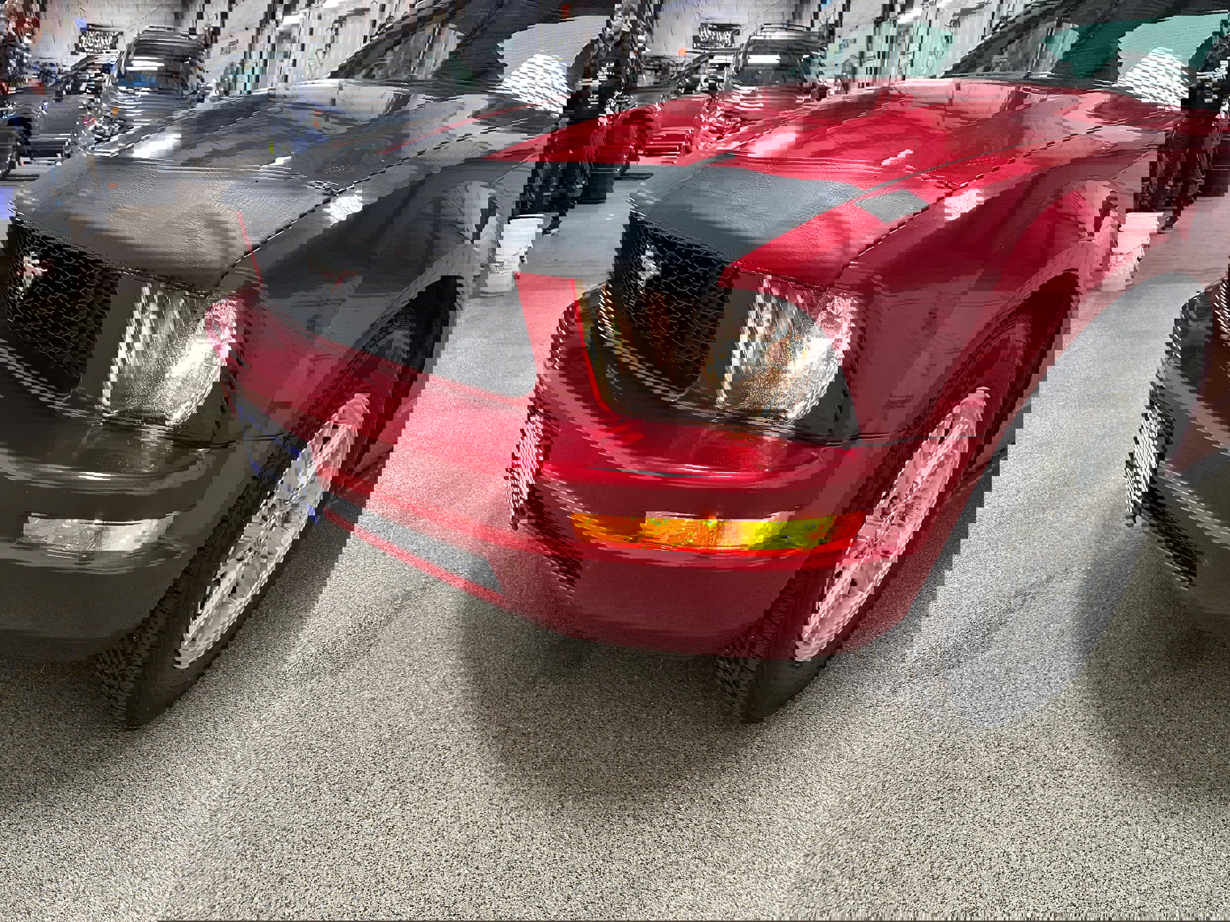 Used 2005 Ford Mustang Deluxe image 22