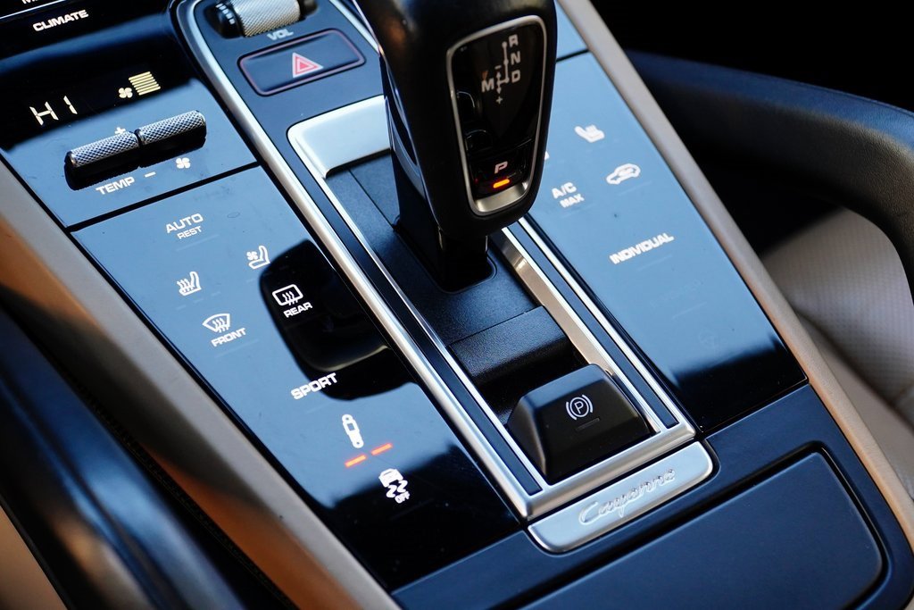 Used 2019 Porsche Cayenne S image 16