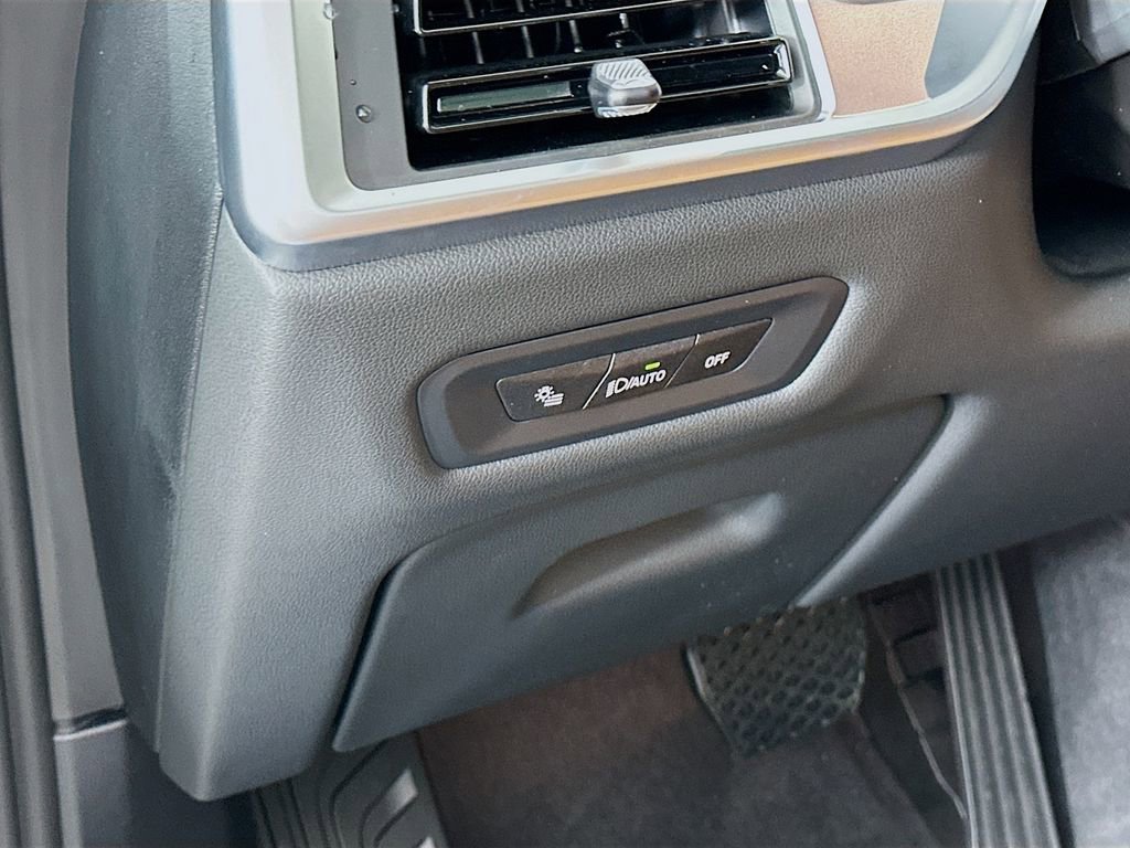 New 2026 BMW X5 xDrive40i w/ Climate Comfort Package image 14