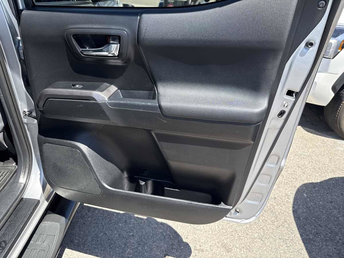 Used 2019 Toyota Tacoma TRD Sport AWD/4WD image 18