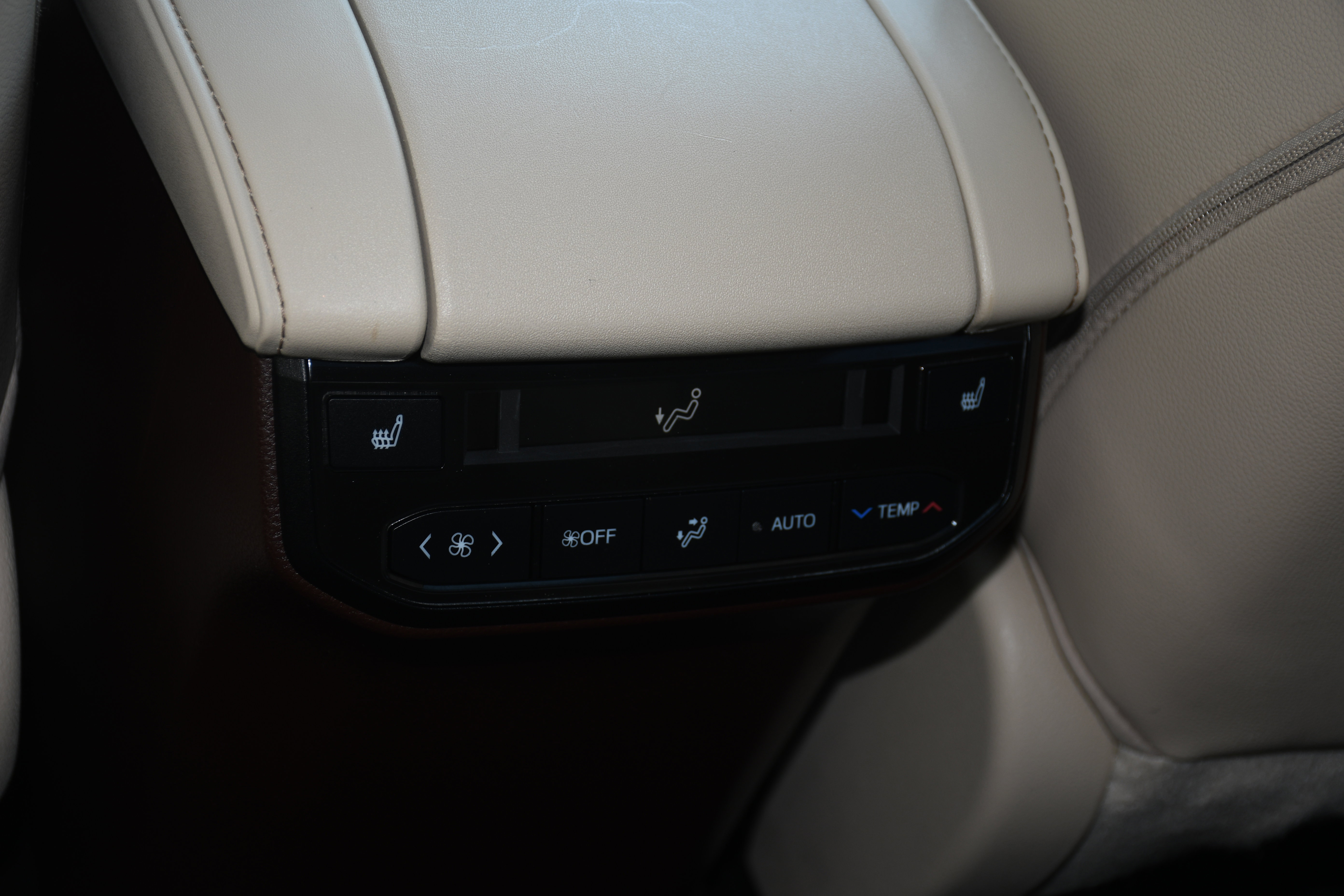 Used 2021 Toyota Highlander Platinum image 18