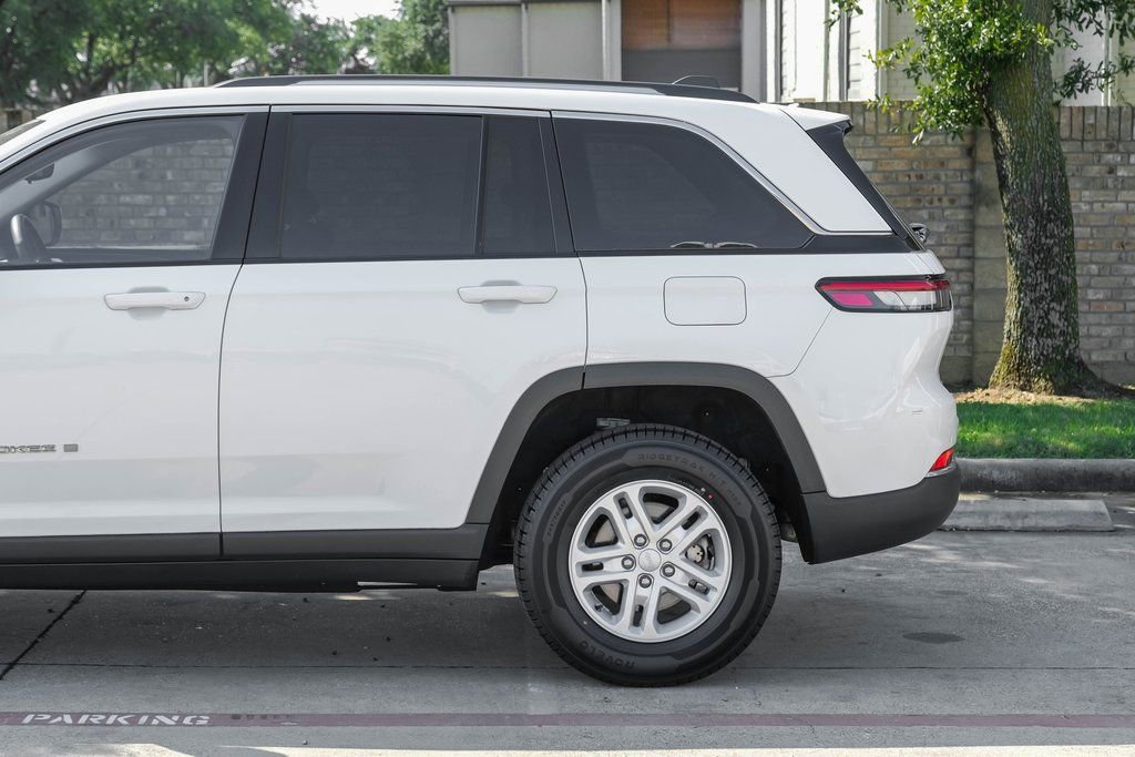 Used 2022 Jeep Grand Cherokee Laredo w/ Luxury Tech Group I image 18