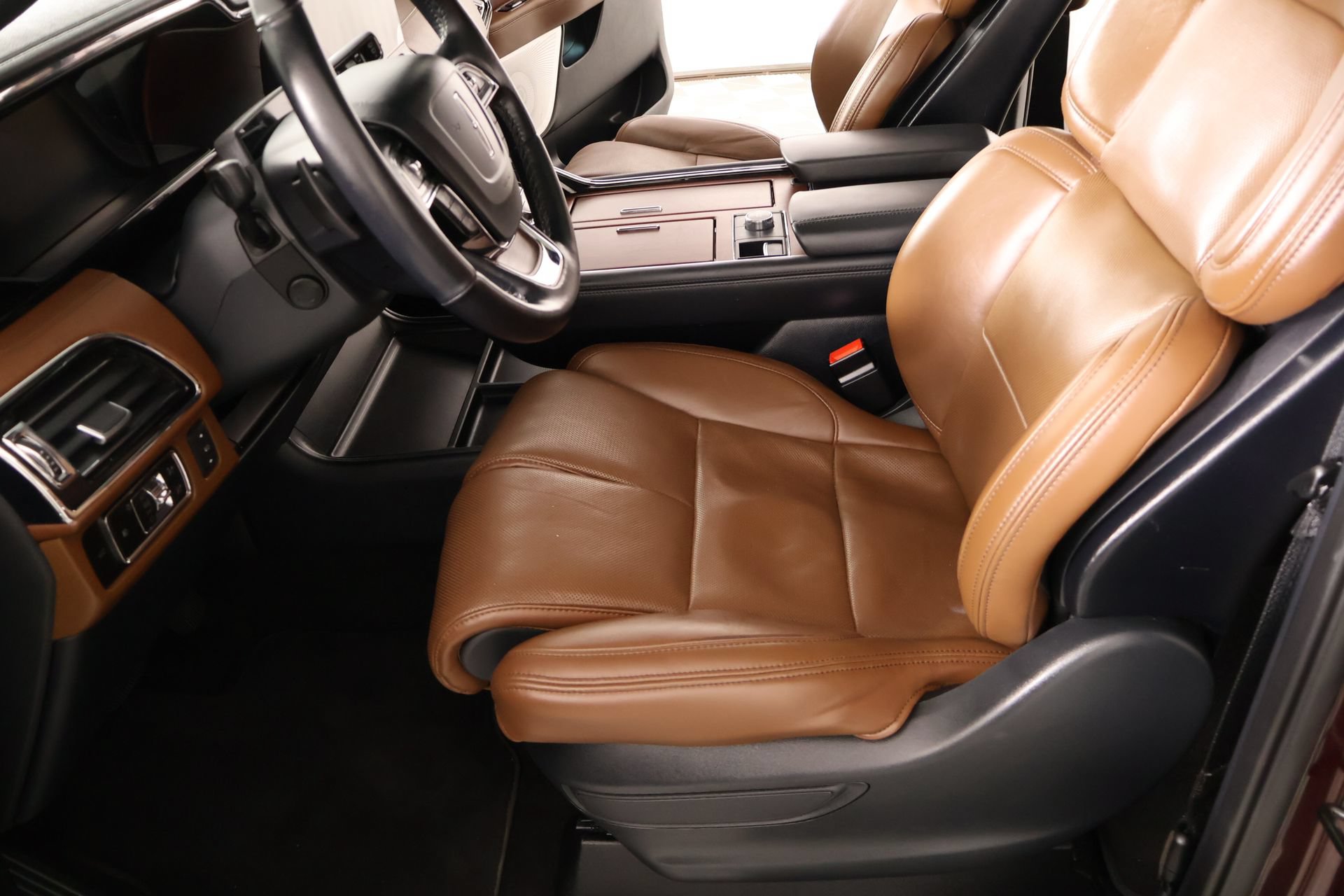 Used 2023 Lincoln Navigator Reserve AWD/4WD image 11