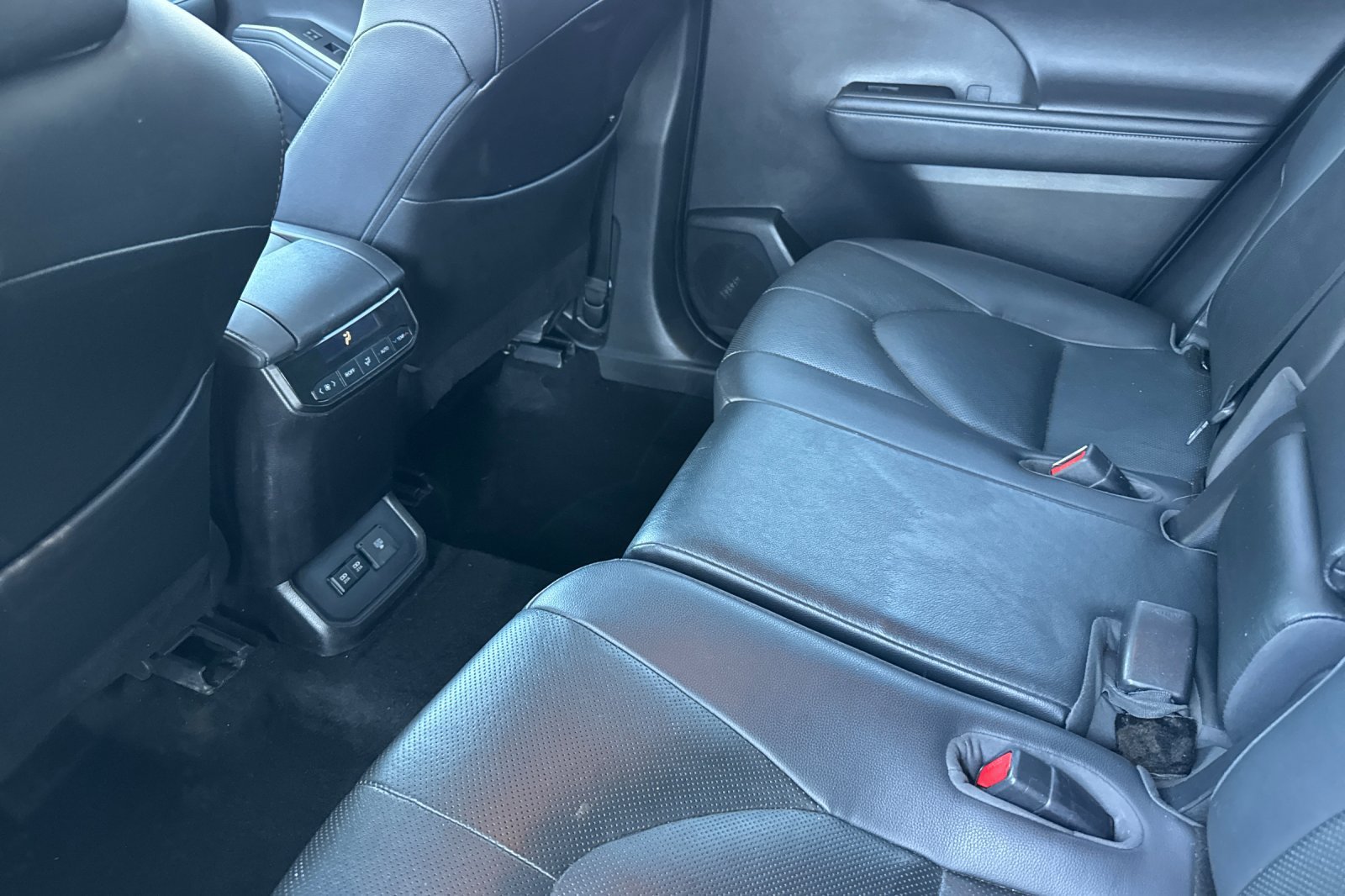Used 2020 Toyota Highlander Limited AWD/4WD image 12