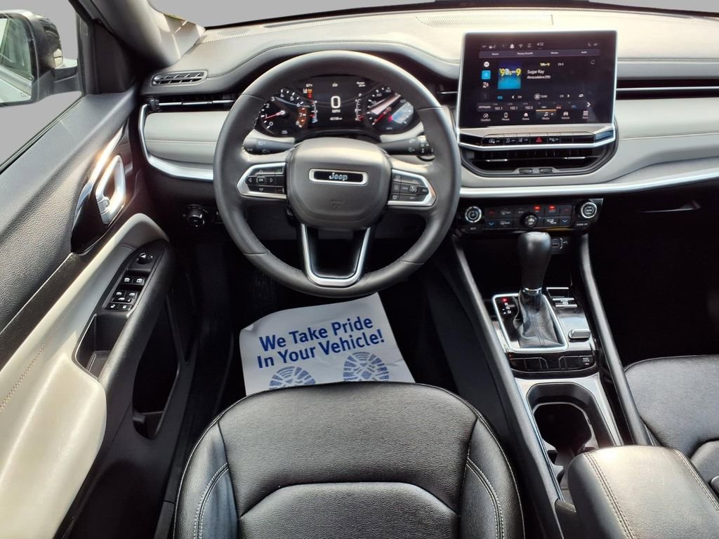 Used 2025 Jeep Compass Limited AWD/4WD image 4