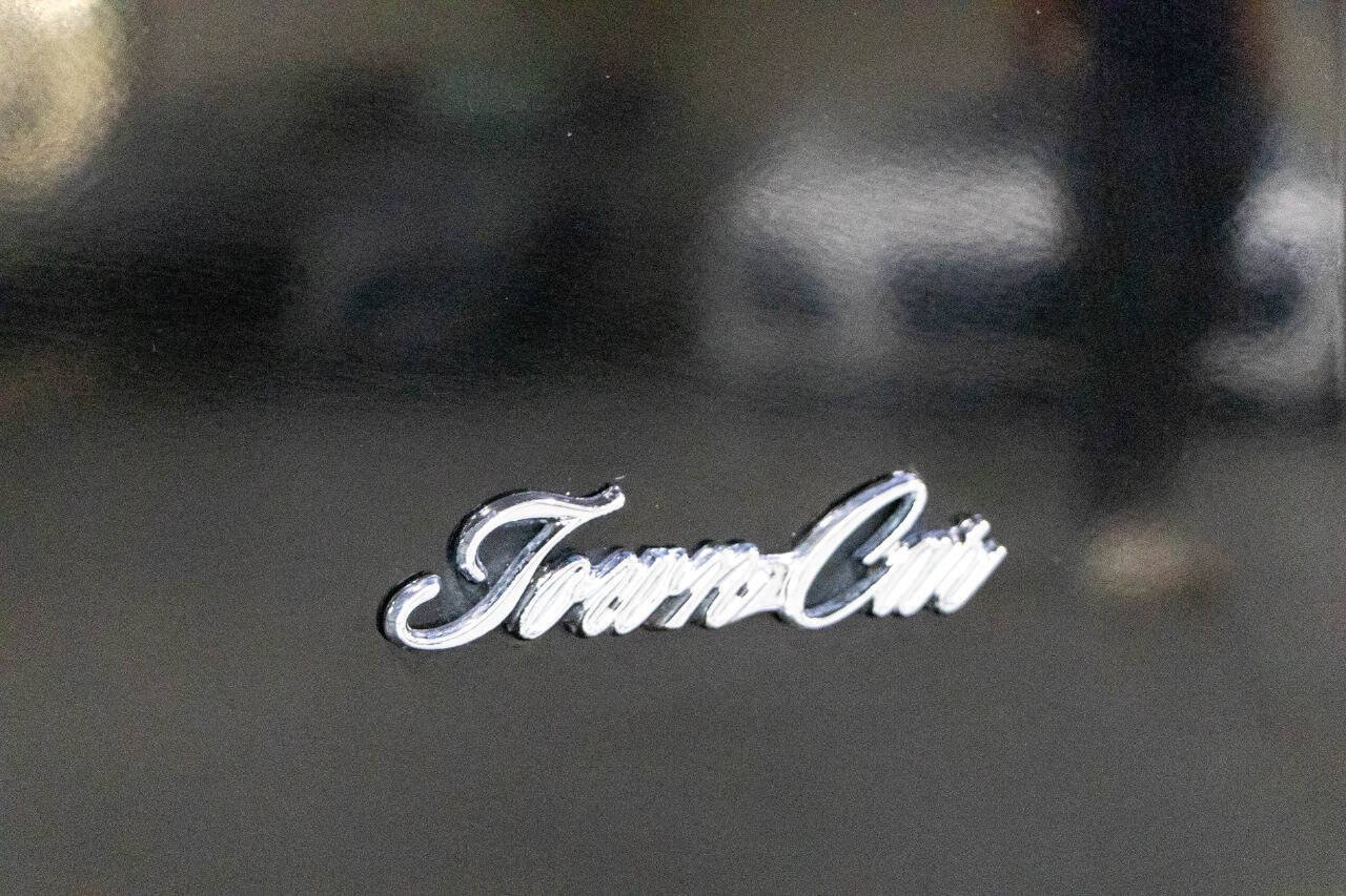 Used 1988 Lincoln Town Car Signature RWD image 25