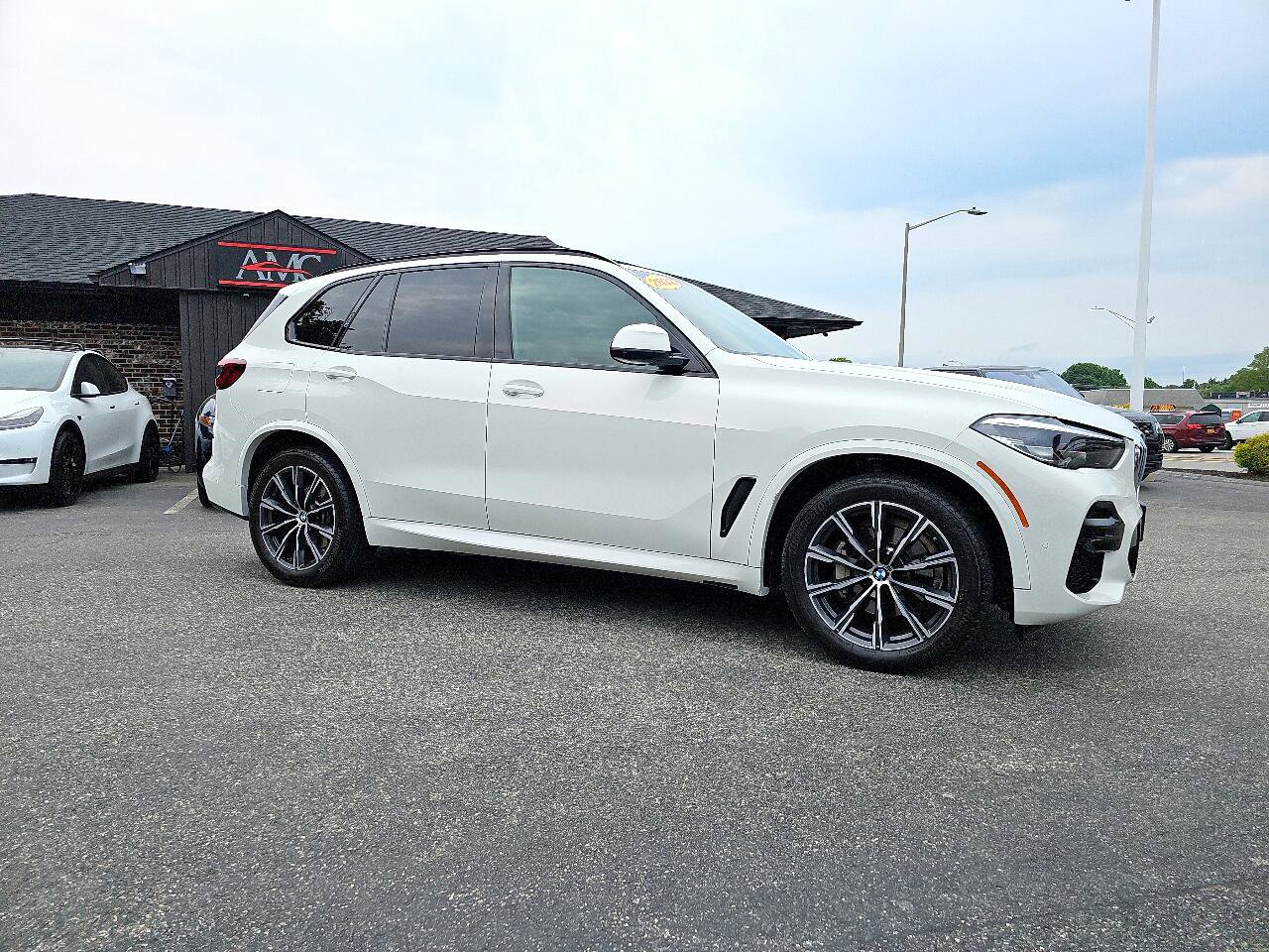 Used 2022 BMW X5 xDrive40i w/ M Sport Package image 12