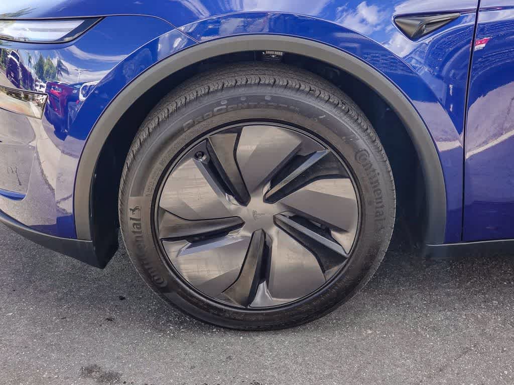 Used 2026 Tesla Model Y 2WD image 9