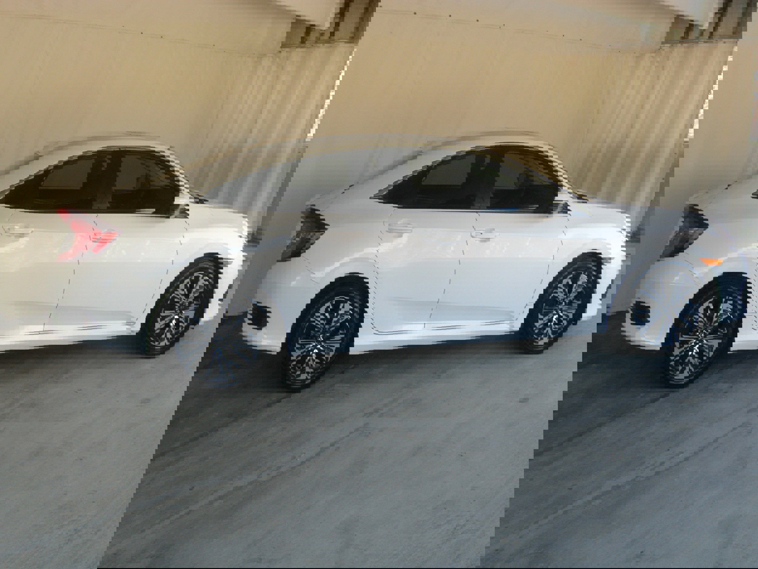 Used 2018 Honda Civic EX-L image 6