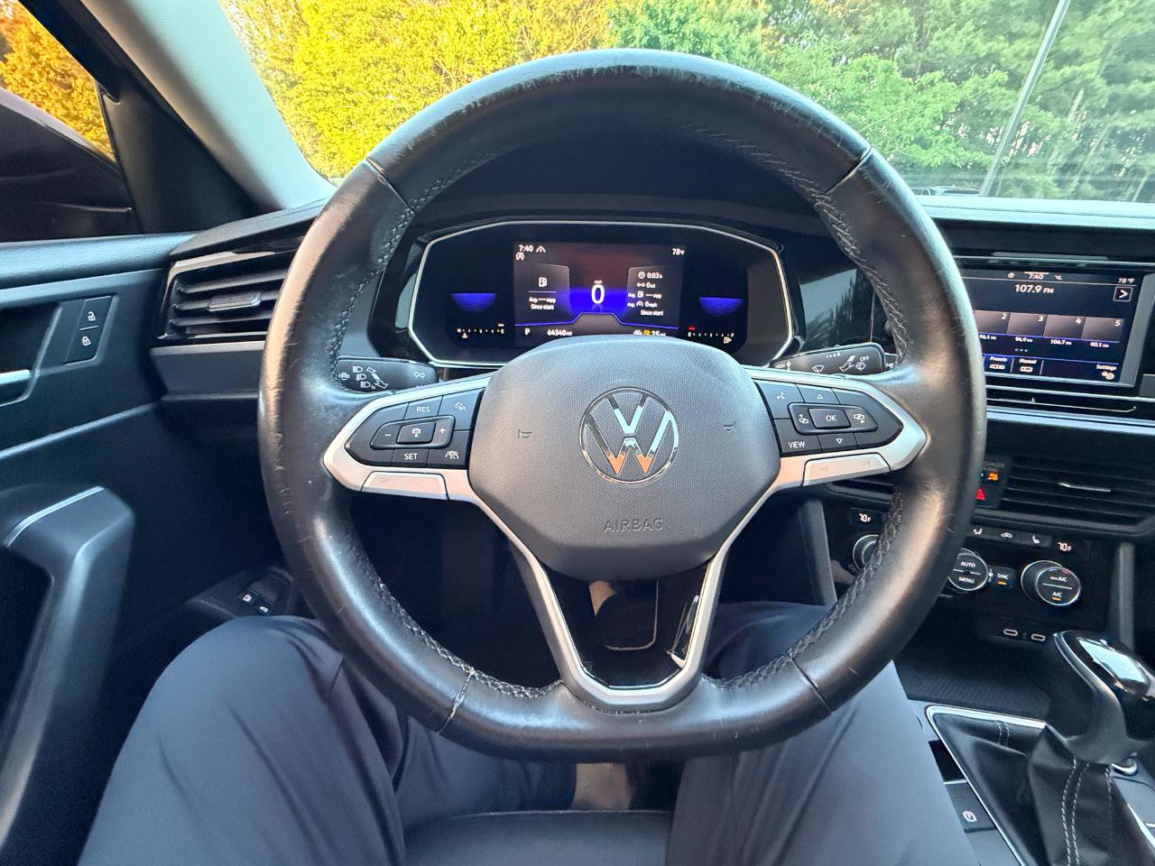 Used 2022 Volkswagen Jetta SE w/ Panoramic Sunroof Package FWD image 16